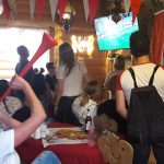 Kibice w Karczma Polski Stol Hadze mecz MS 2018