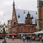 W pobliżu Grote Markt w Haarlemie-Wikimedia Commons-autor Ludvig14