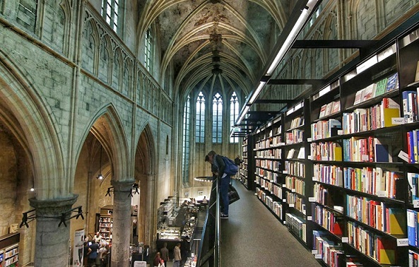Boekhandel Dominicanen w Maastricht_1