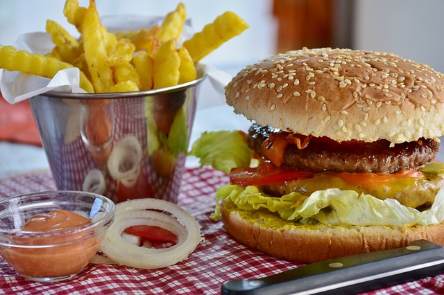 burger RitaE z Pixabay
