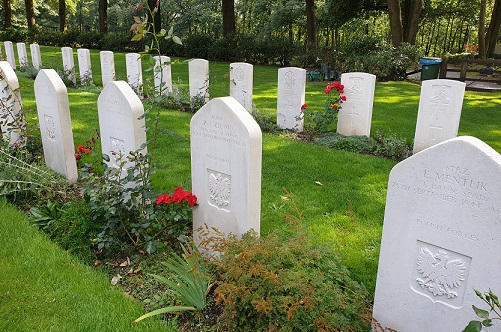 Cmentarz w Oosterbeek fot.Polonia.nl._2jpg