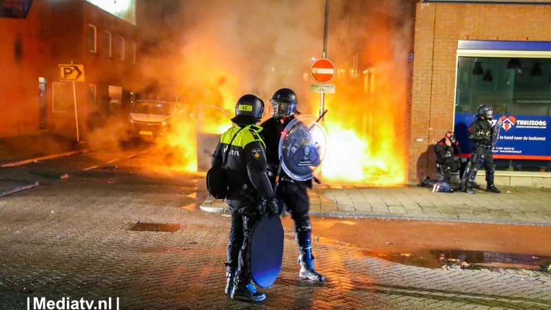 Holandia zaskoczona skalą agresji. Największe zamieszki od 40 lat